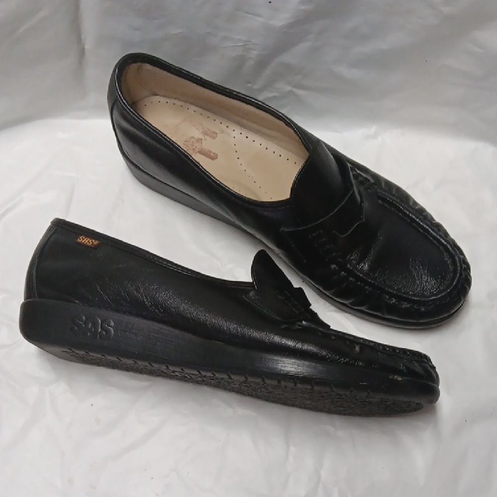 SAS Classic Sleek Black Leather Slip-Ons Women's 9.5M